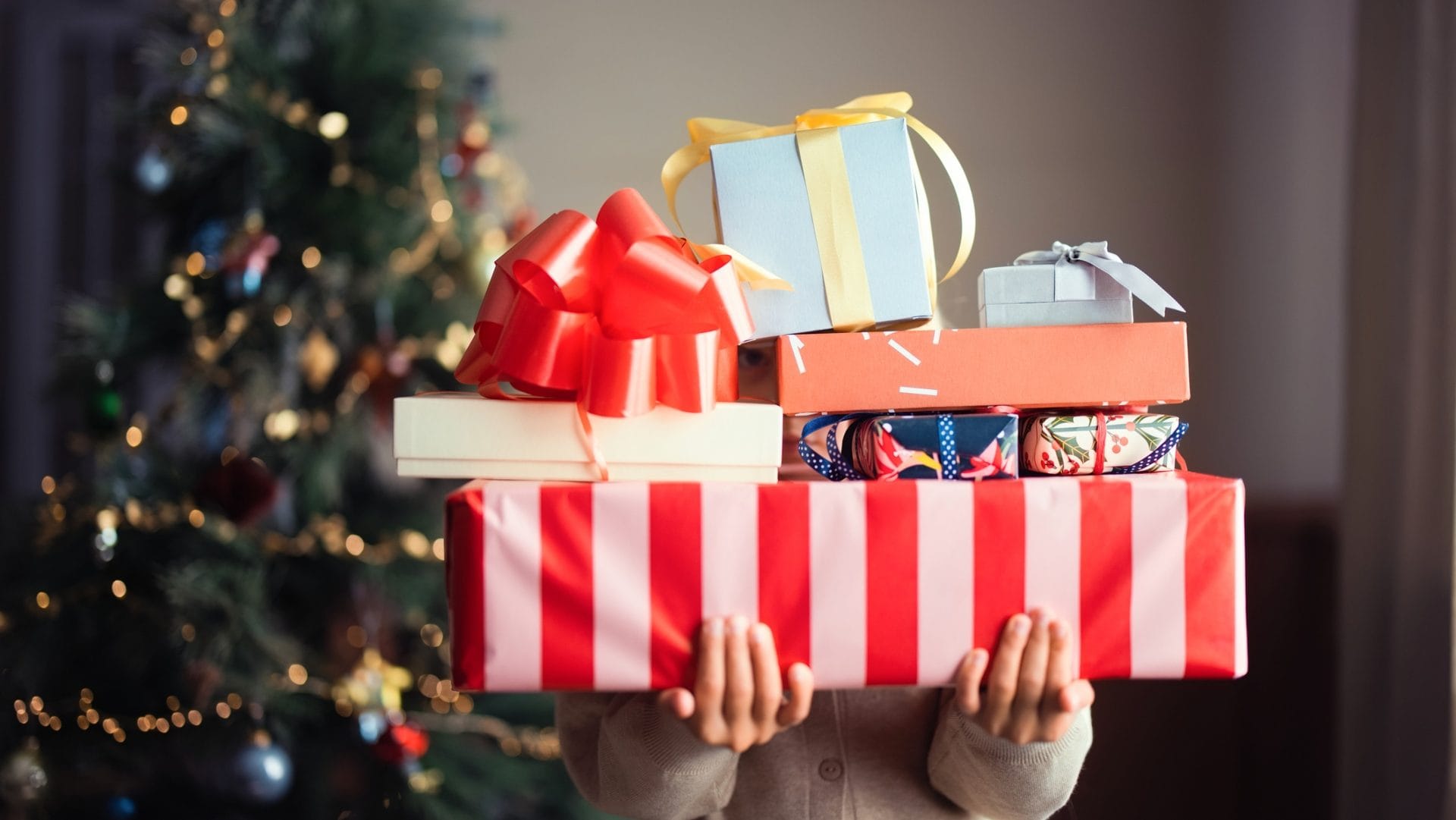 Regali di Natale “in serie”: la regola di galateo per non sbagliare
