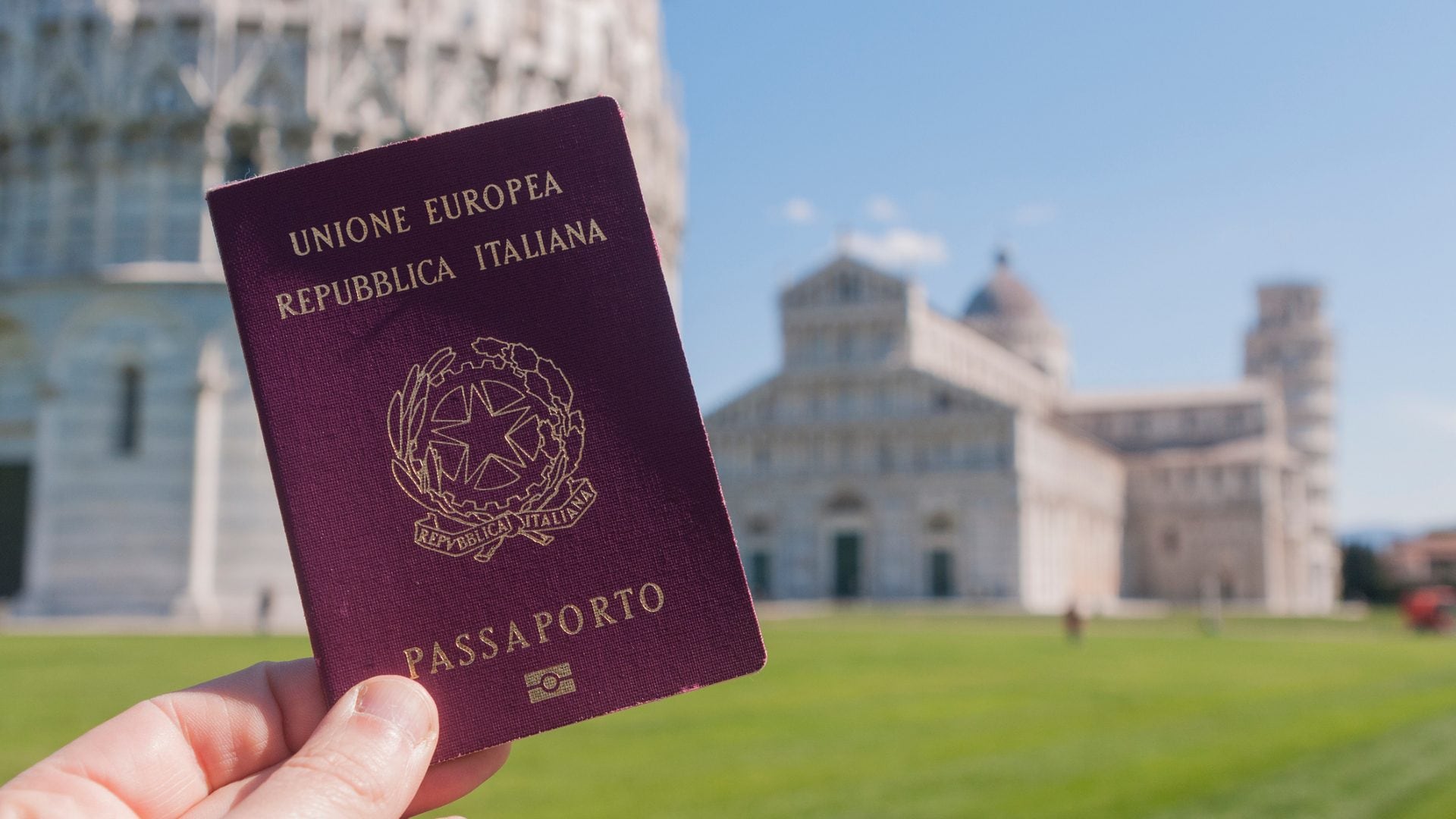 Passaporti, da oggi novità nei pagamenti: cosa cambia dall'1 dicembre con lo stop al bollettino postale
