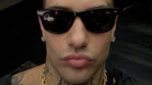 Il ritorno delle collane di Sanremo di Tony Effe