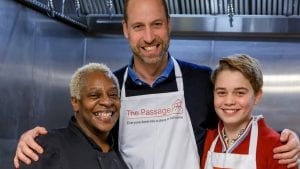 Il principino George prepara il pranzo di Natale ai senzatetto come suo padre e Lady D nel 1993