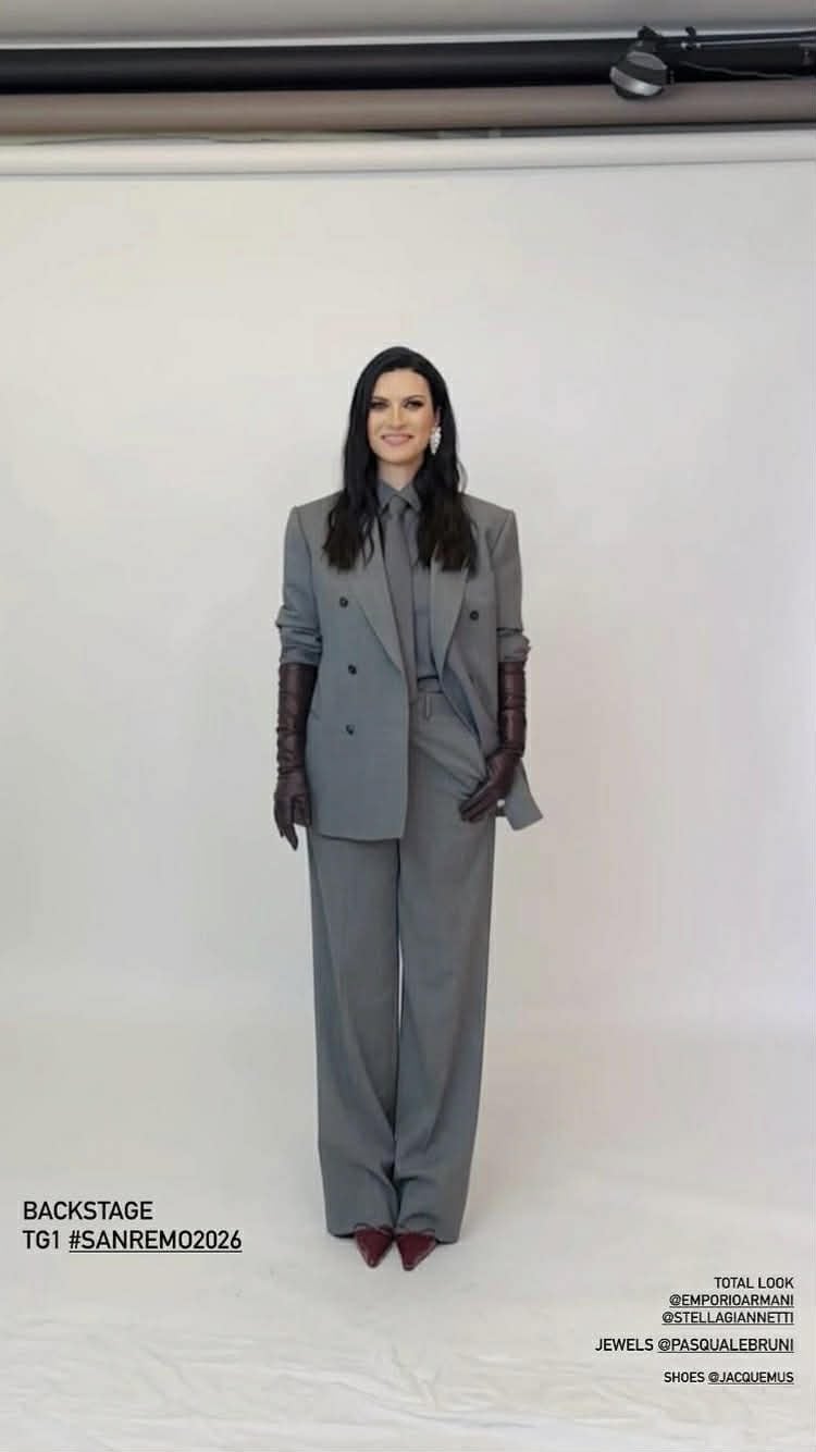 Laura Pausini in Emporio Armani