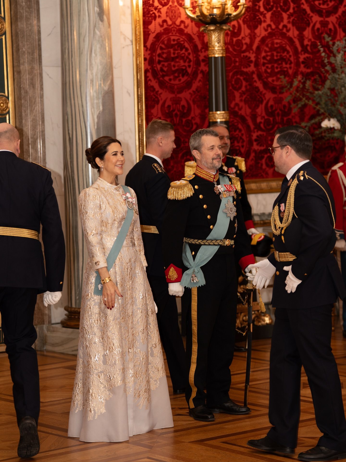 L’abito gold della regina Mary