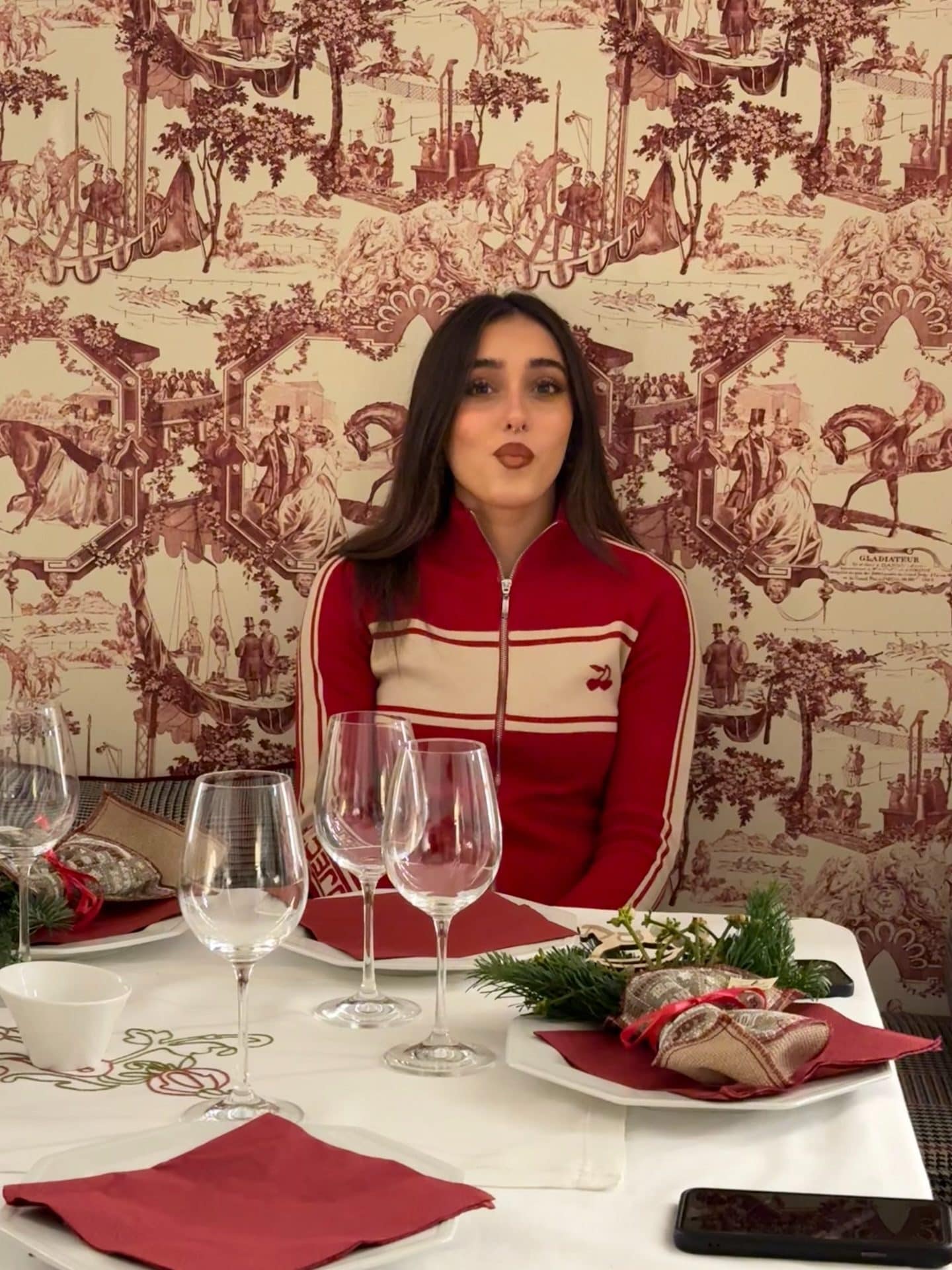 Giulia col piercing al setto