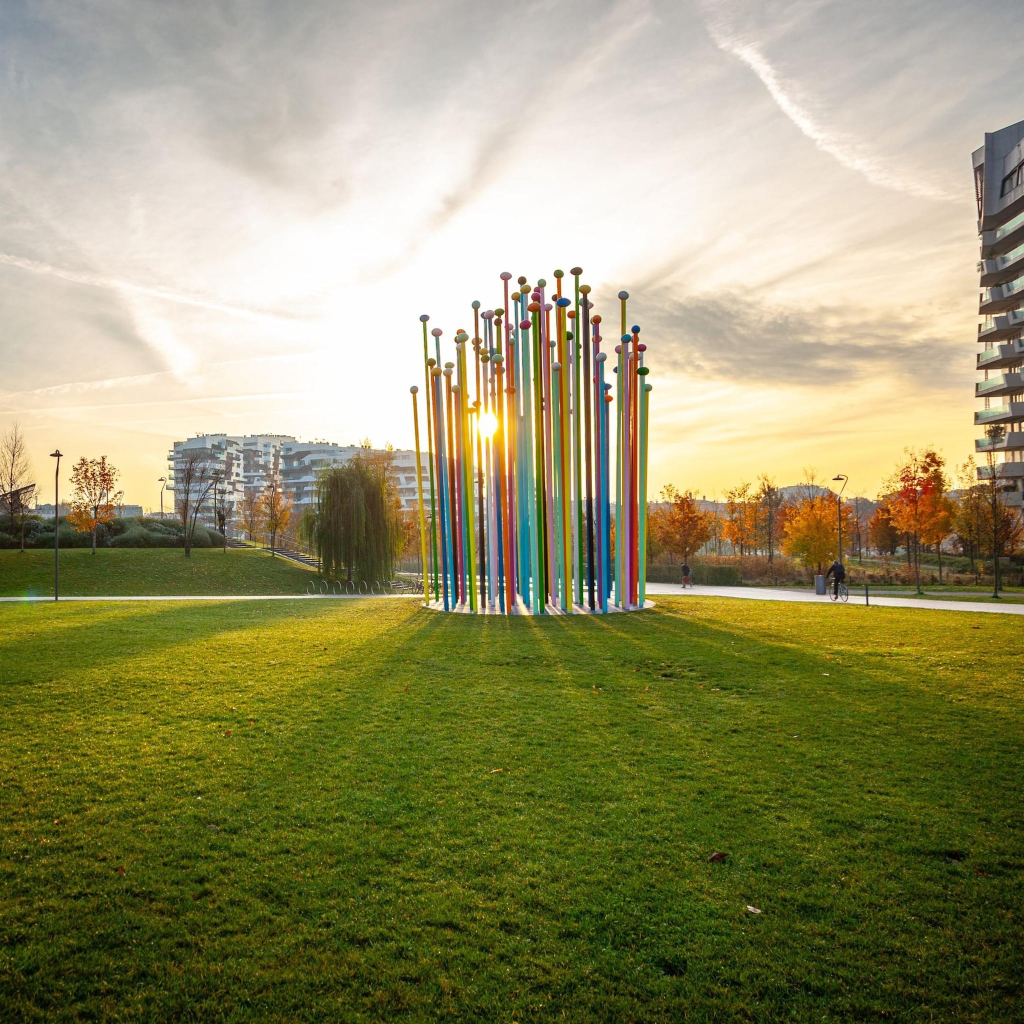 Il Parco di CityLife con l’installazione di Coloris di Pascale Marthine Tayou.