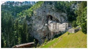 Dove si trova il castello che ha ispirato l'autore del Trono di Spade