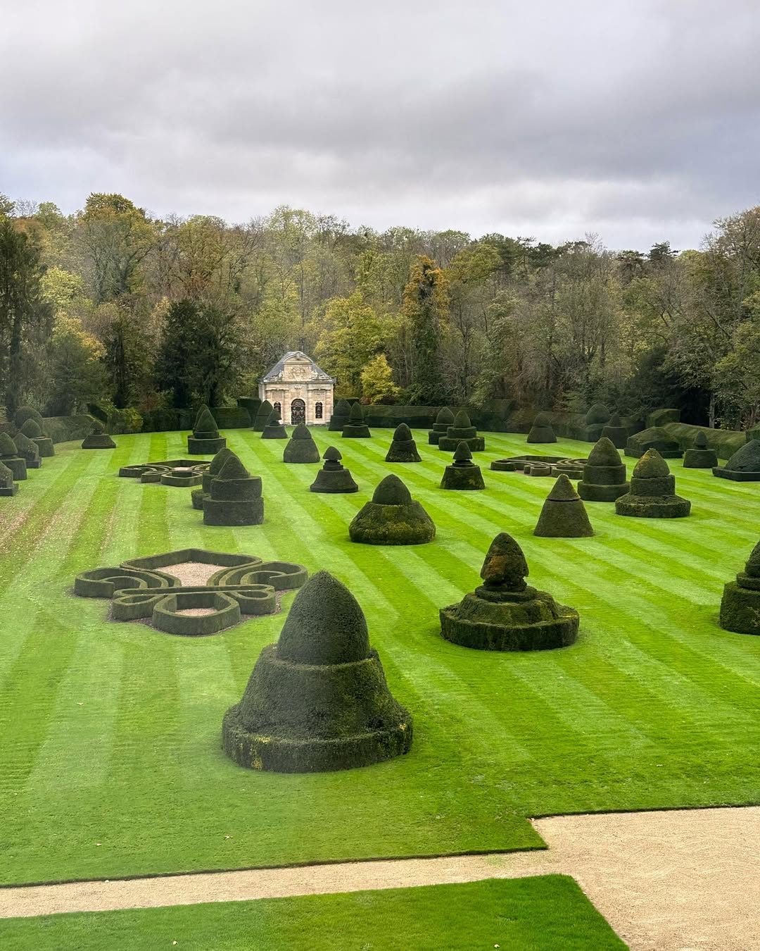 Dettaglie e simmestrie dei giardini di Wideville