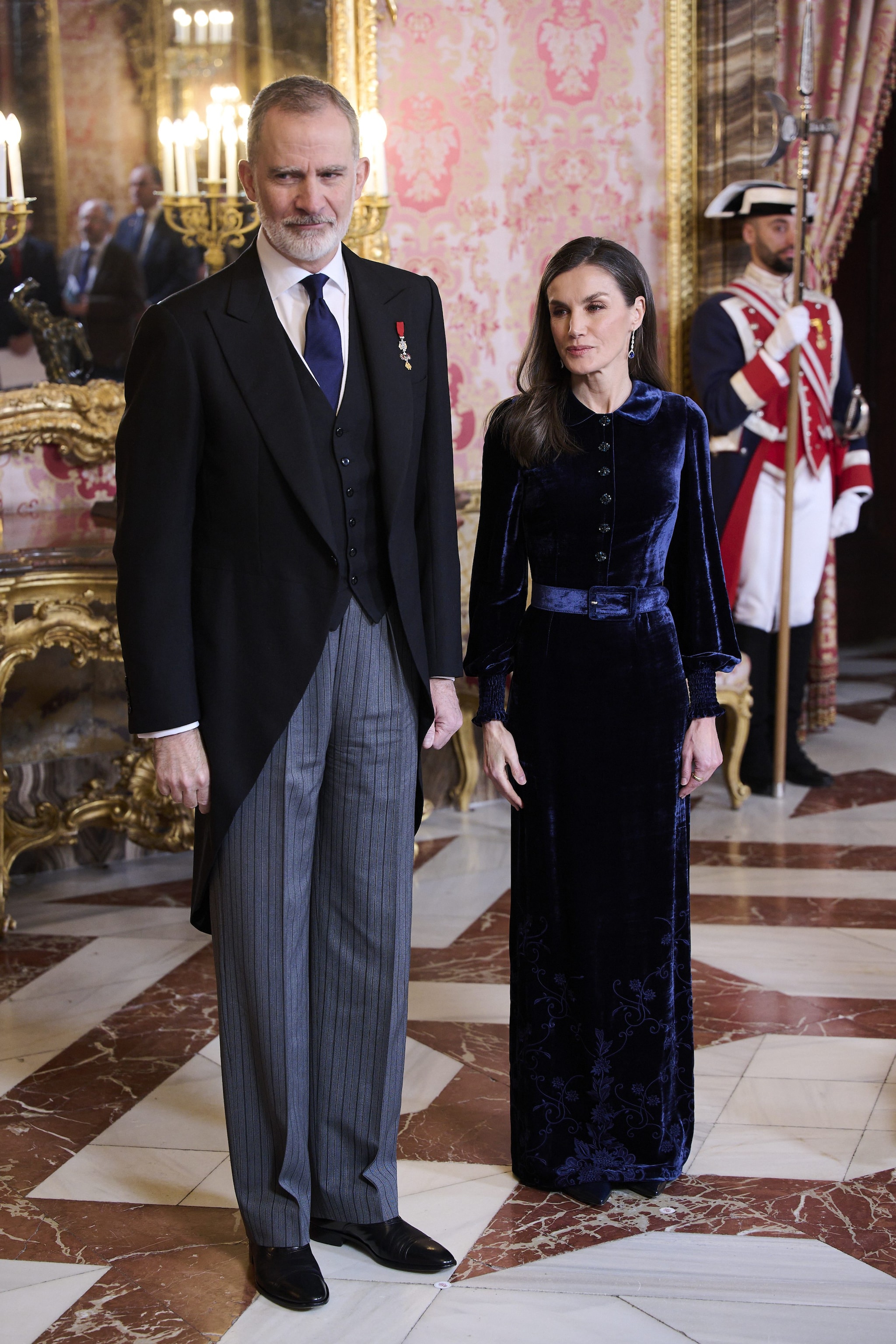 Felipe VI e Letizia di Spagna in abiti eleganti