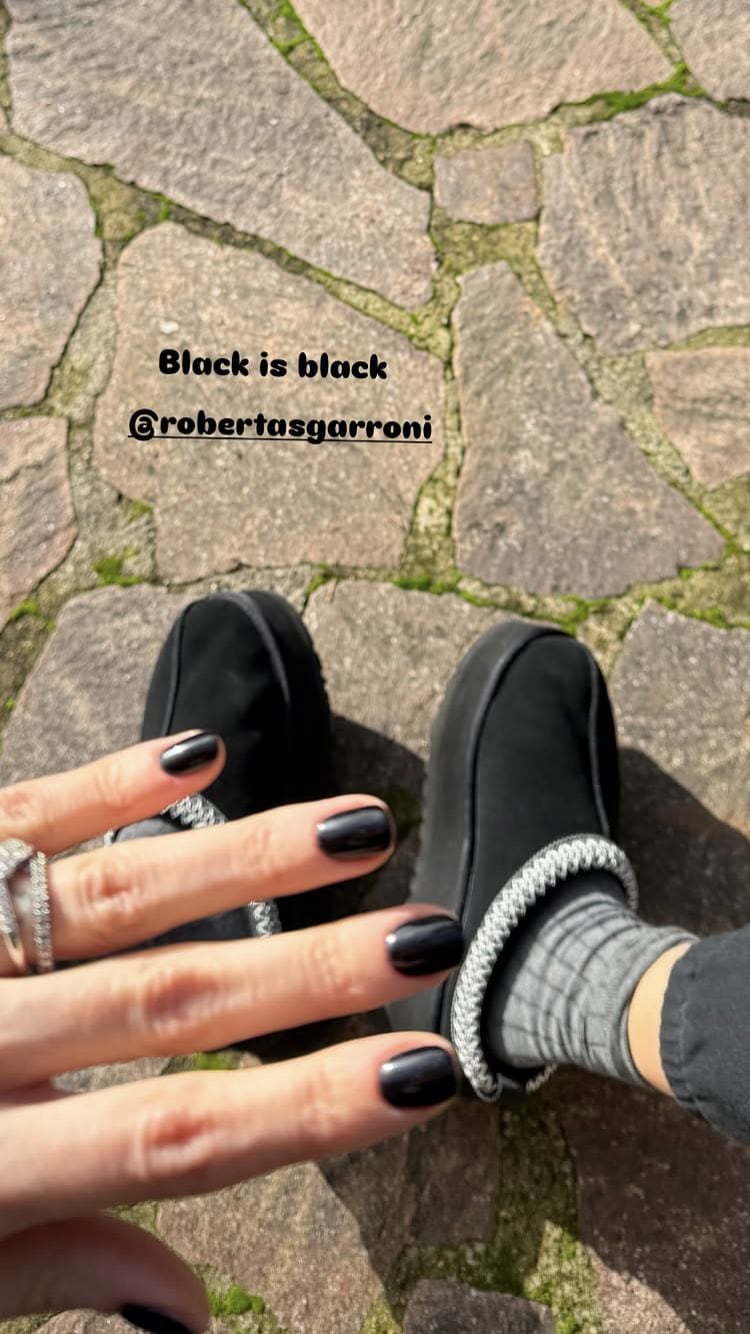 La nuova manicure di Ilary Blasi