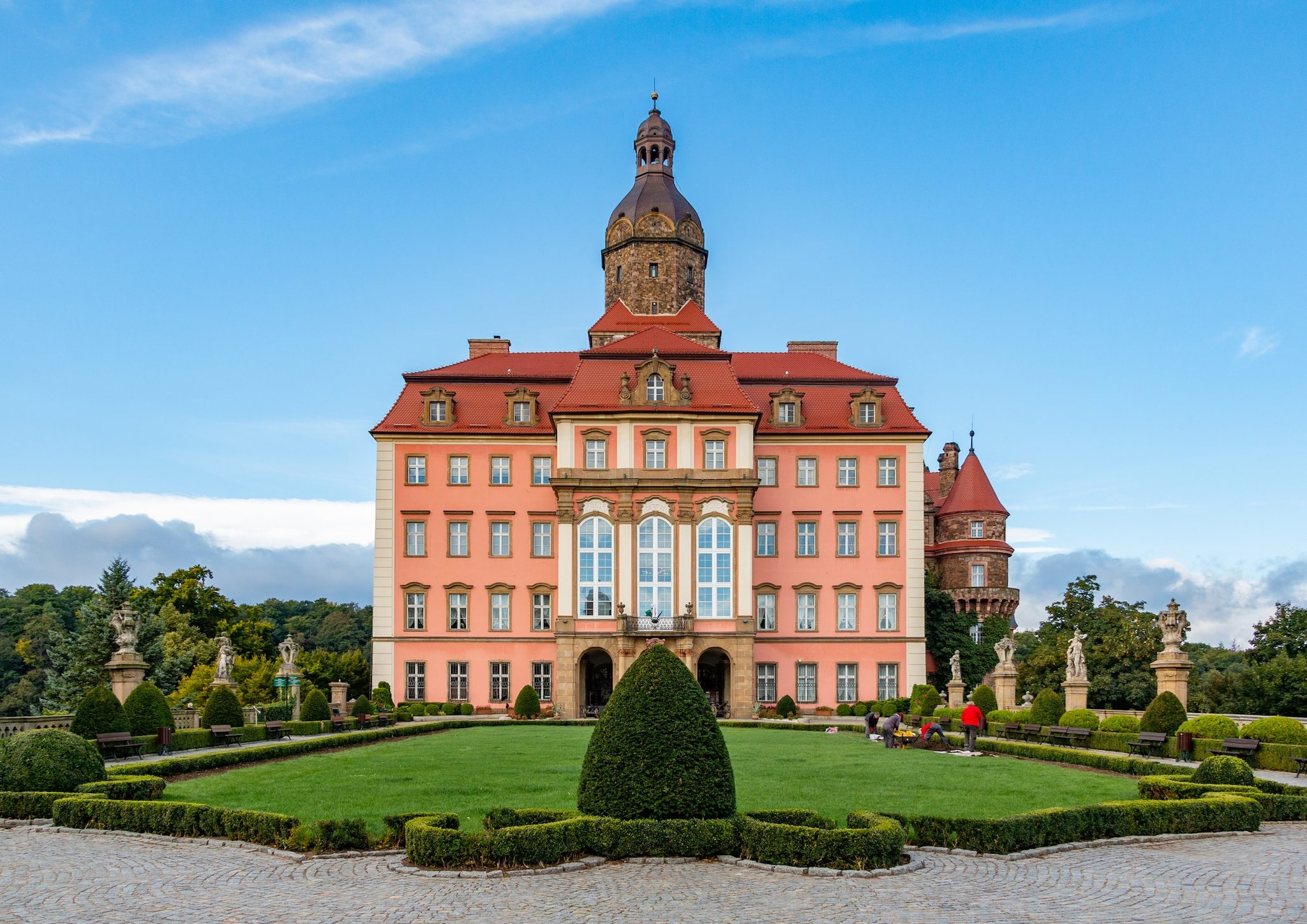 La facciata principale del castello di Książ