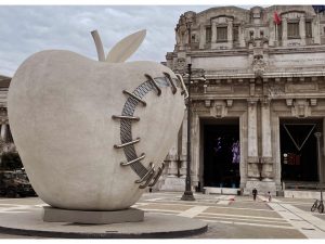 Mela-reintegrata-Michelangelo-Pistoletti-Milano-Centrale-300x225.jpg