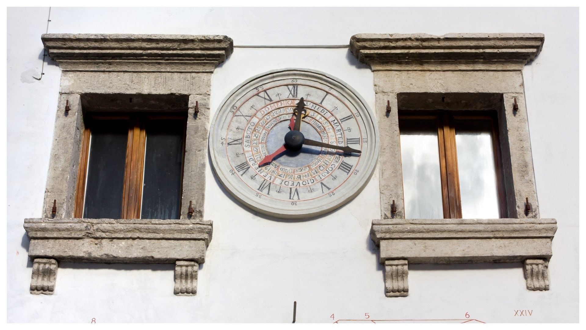 Il borgo italiano che ha quasi più orologi che abitanti