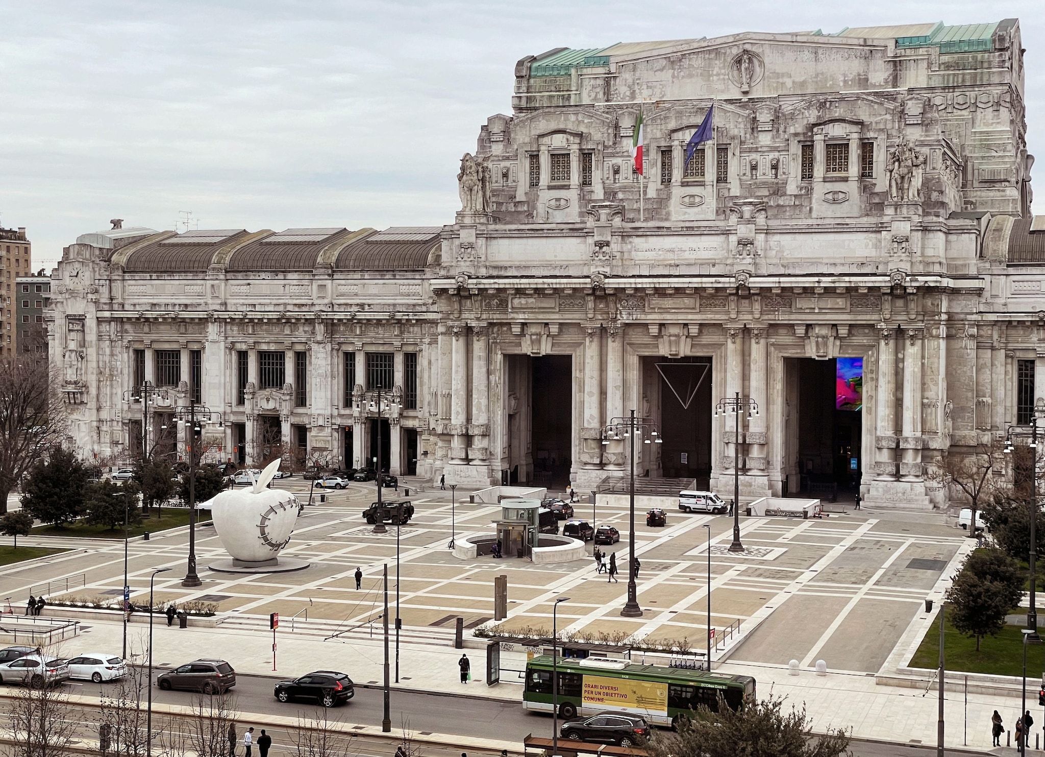 Piazza Duca d’Aosta con la Mela Reintegrata di Michelangelo Pistolotto