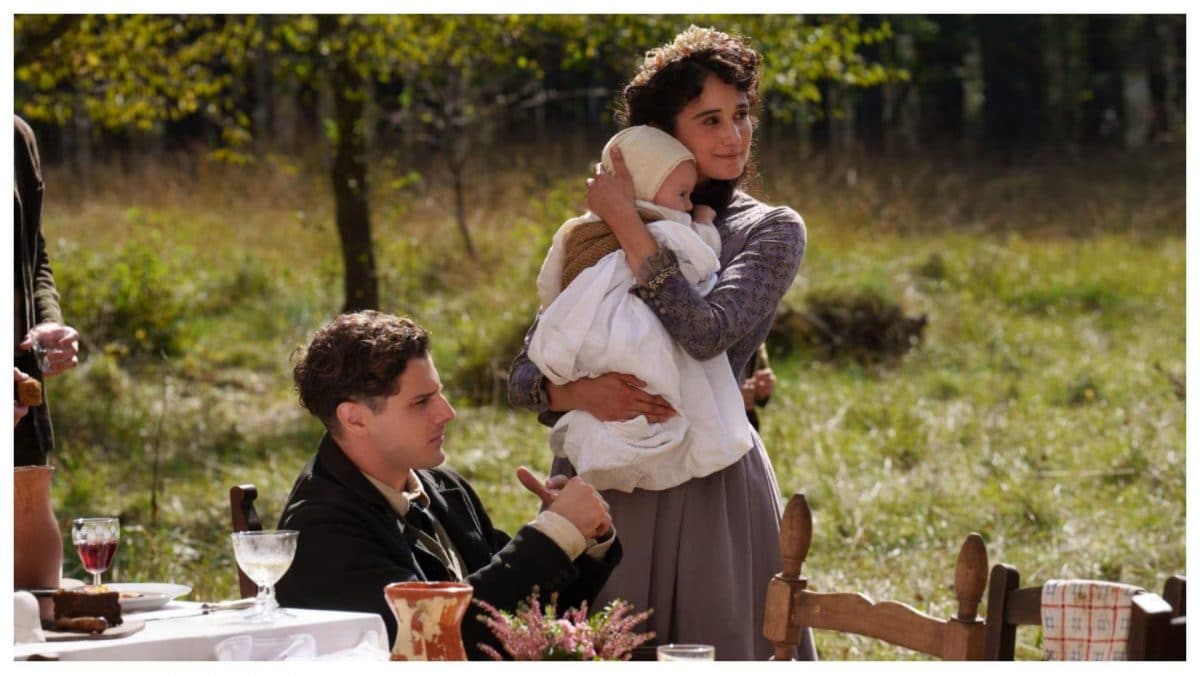 Prima di noi, Linda Caridi e Andrea Arcangeli in una scena della serie