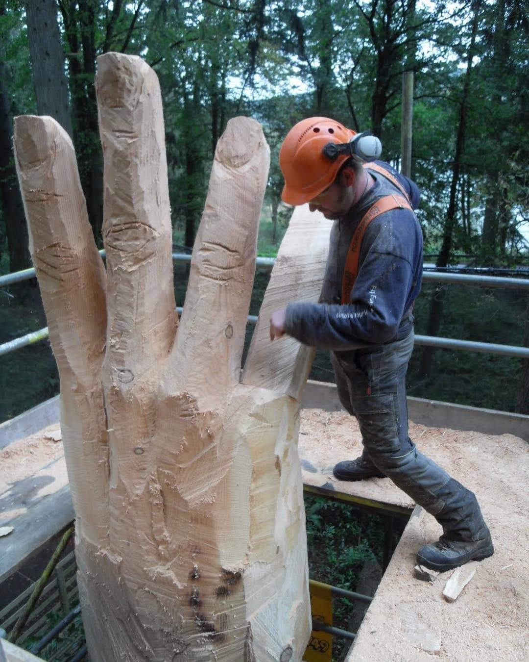 Simon mentre lavora alla Gian Hand