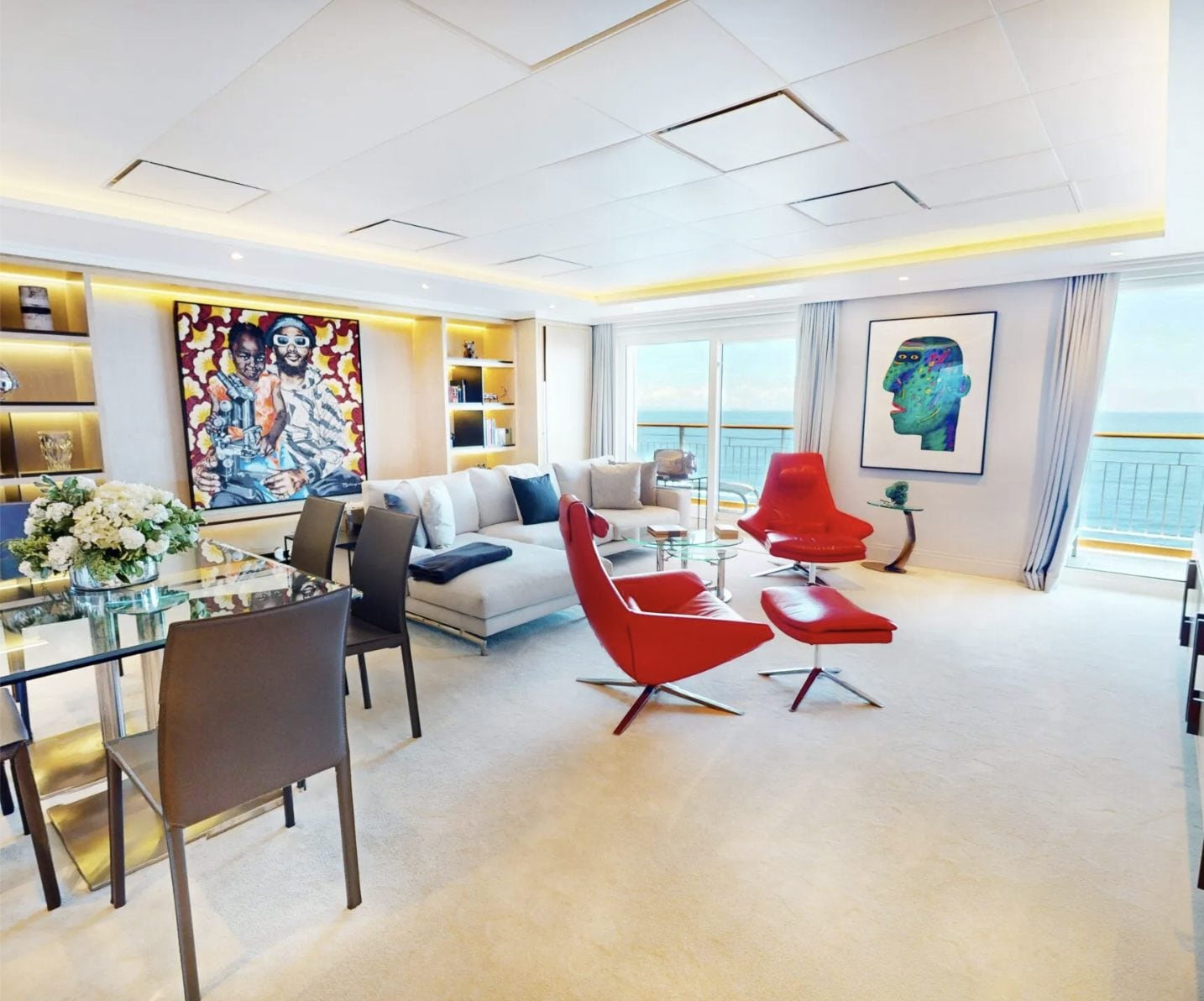 The World, dettaglio interni