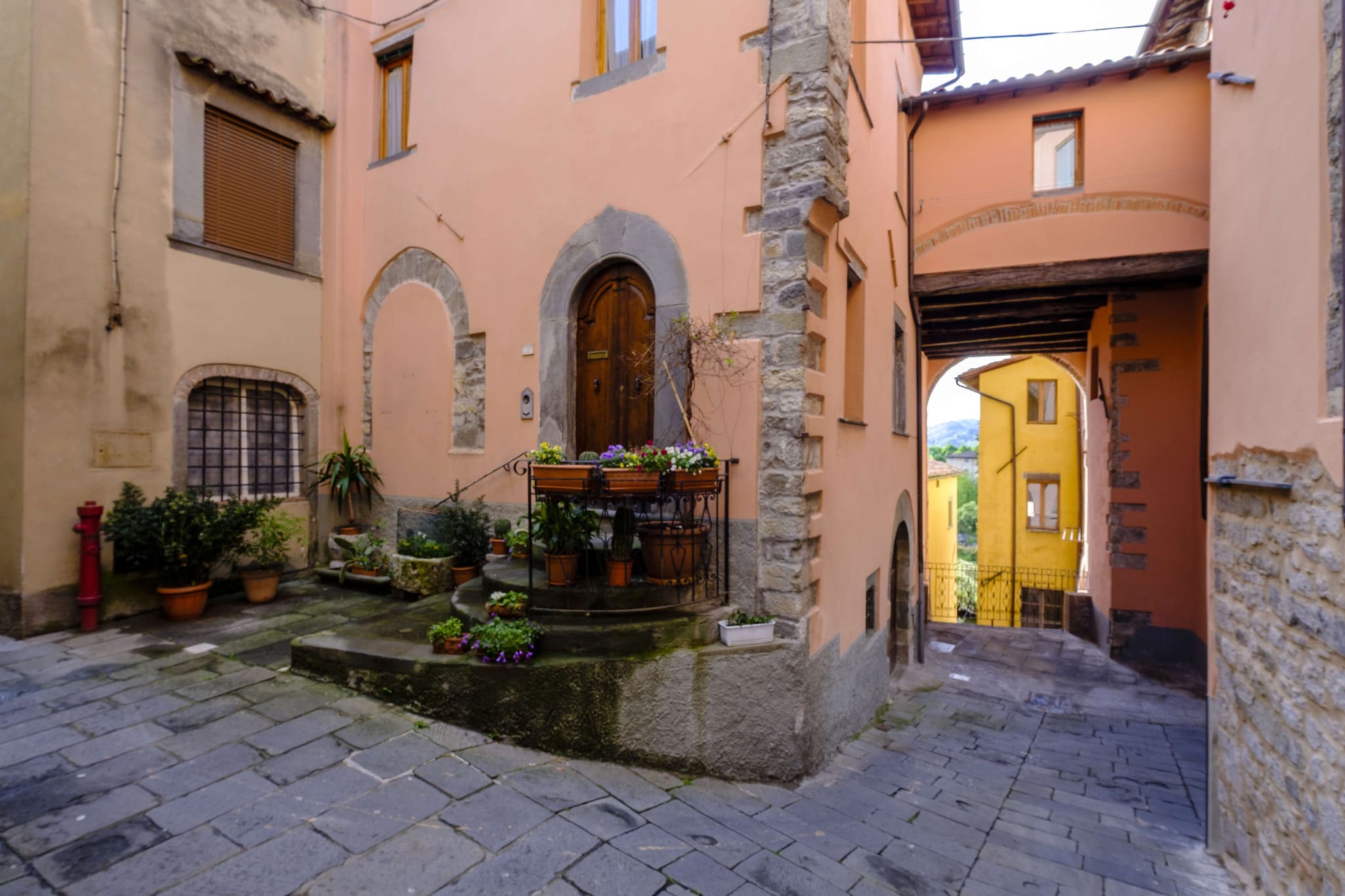 Un suggestivo vicolo del centro di Barga