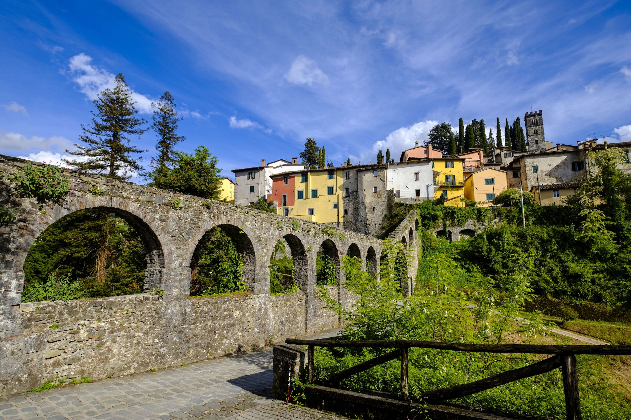 Un vecchio ponte medievale di Barga