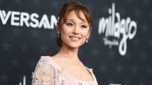 Ariana Grande ai Critics Choice Awards: l'abito nasconde un omaggio