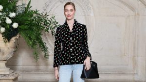 Beatrice Borromeo in jeans si ribella al dress code da sfilata