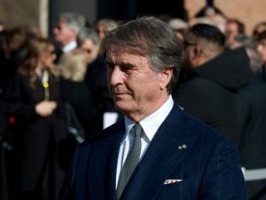 brunello-cucinelli-funerali-valentino-giancalo-giammetti-300x225.jpg