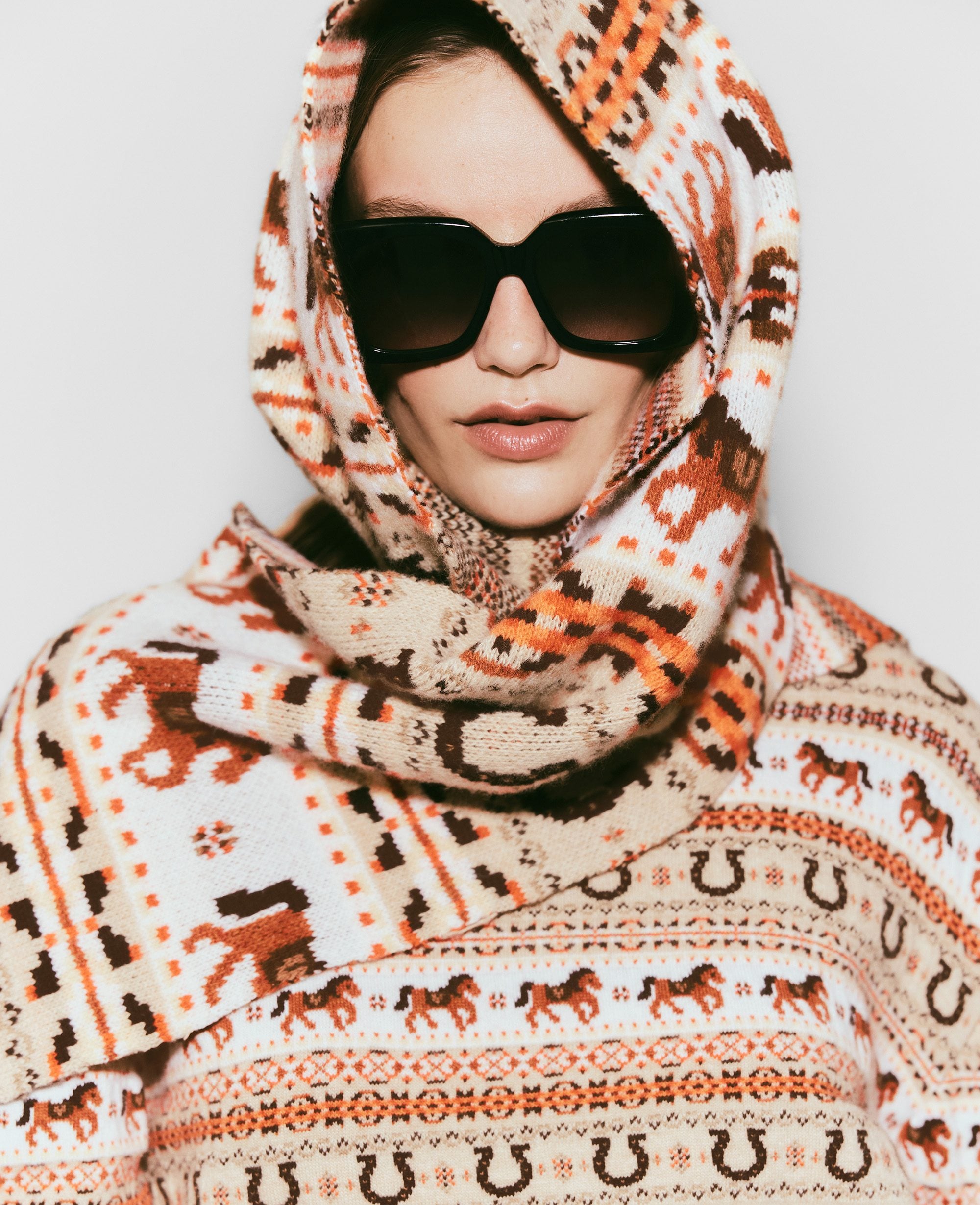 Sciarpa indossata come copricapo Stella McCartney