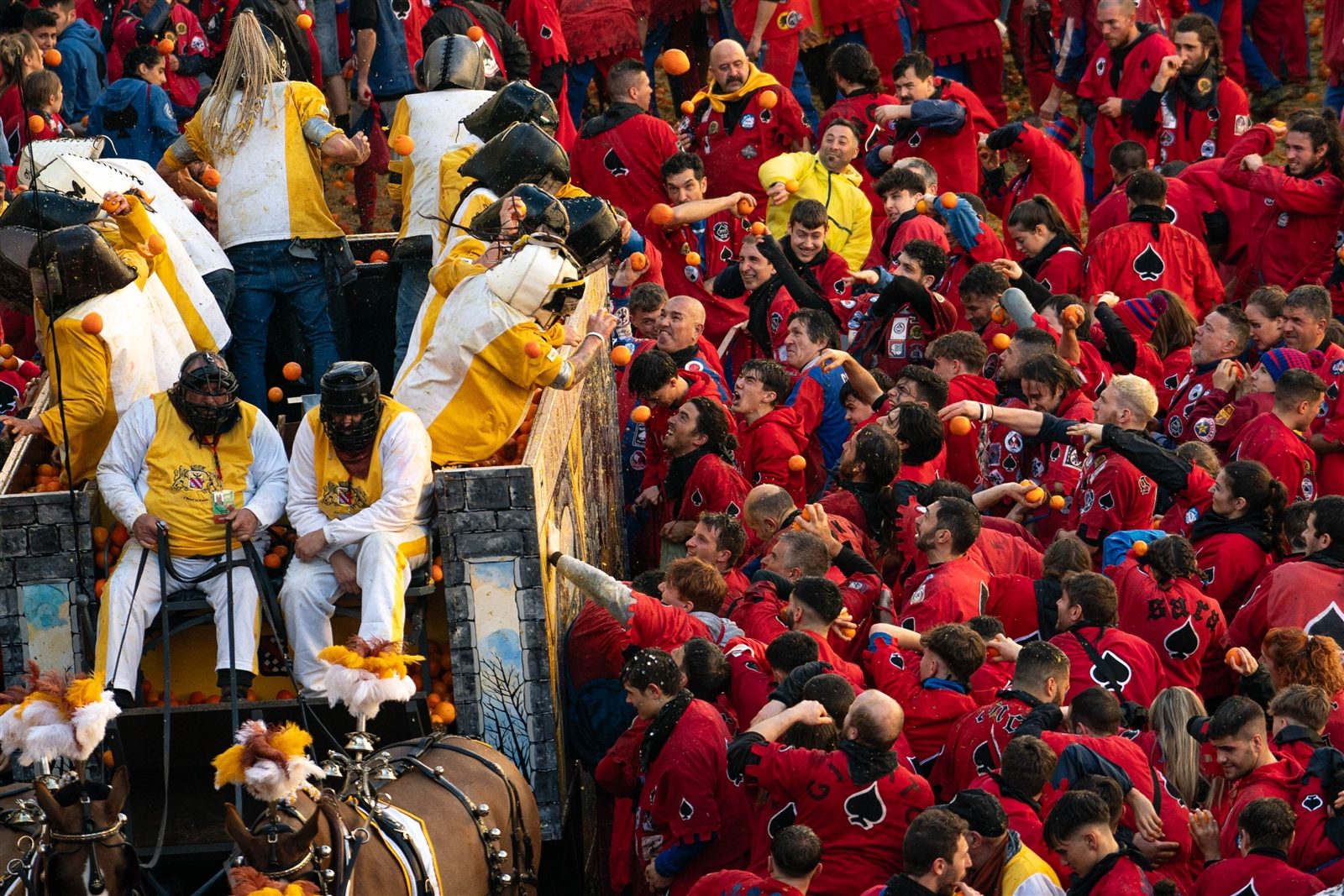 Carnevale di Ivrea 2026: programma, date e come partecipare alla Battaglia delle Arance