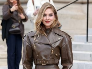 chiara-ferragni-look-sfilata-schiaparelli-alta-moda-pandoro-proscioglimento-assoluzione-300x225.jpg