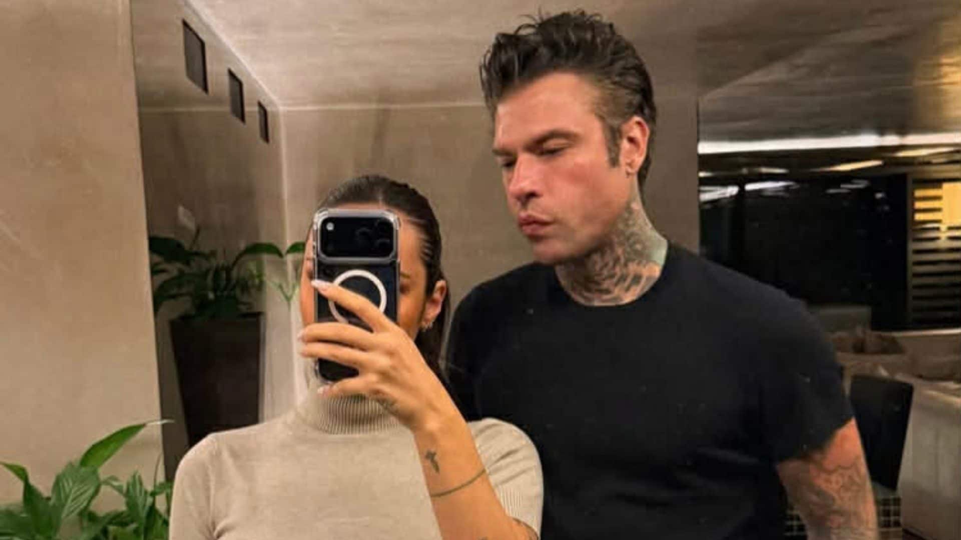 Fedez e Giulia Honegger sulla neve con Leone e Vittoria: vacanze nello chalet da 30mila euro a settimana