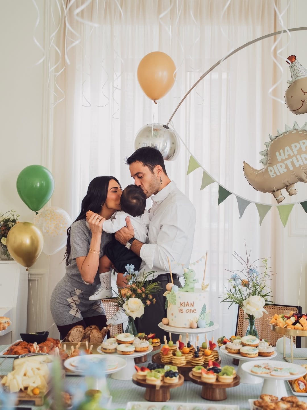 Pierpaolo Petrelli e Giulia Salemi con il piccolo Kian