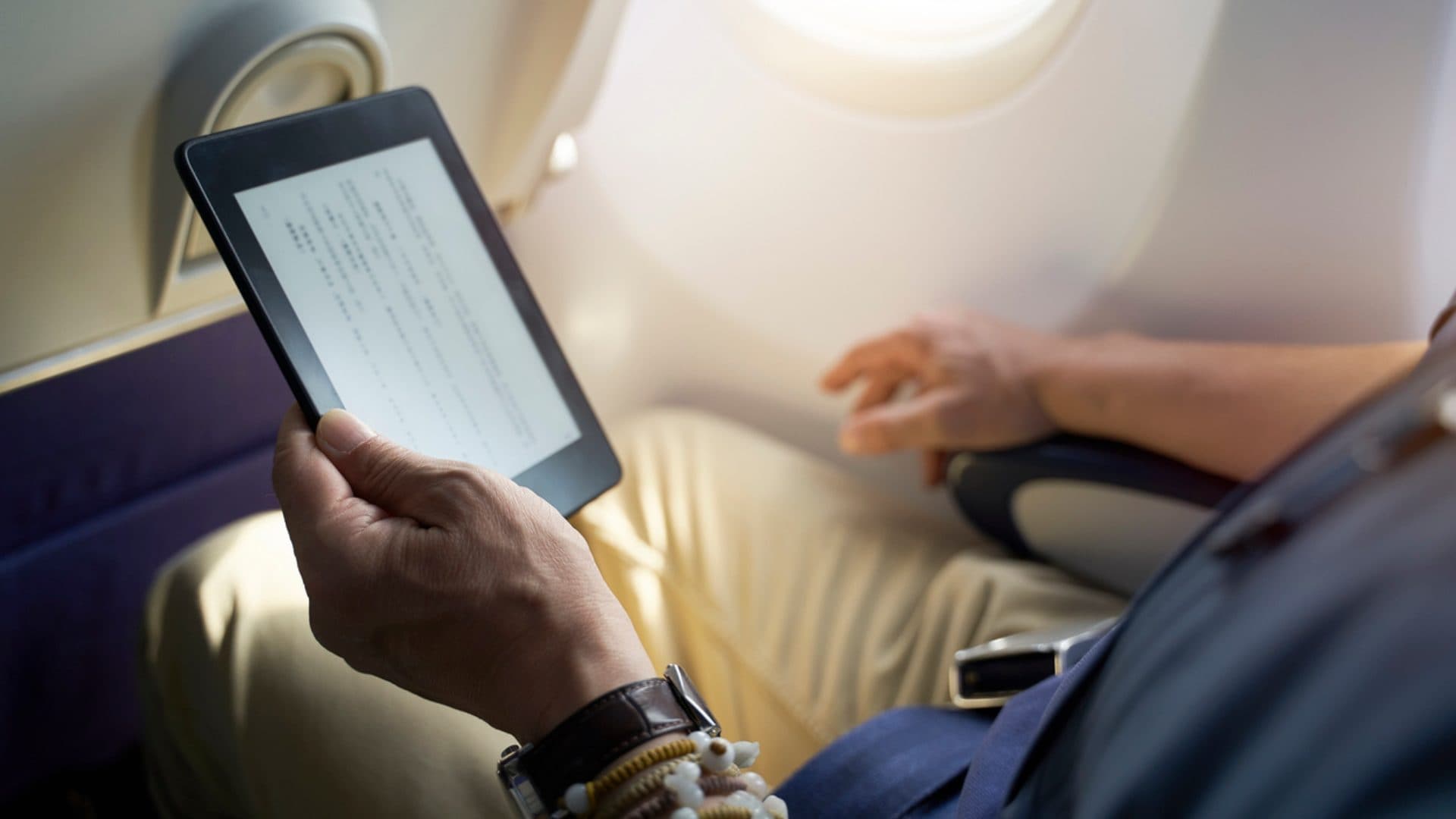 Perché dovresti tenere sempre il Kindle in modalità aereo, anche quando non stai volando