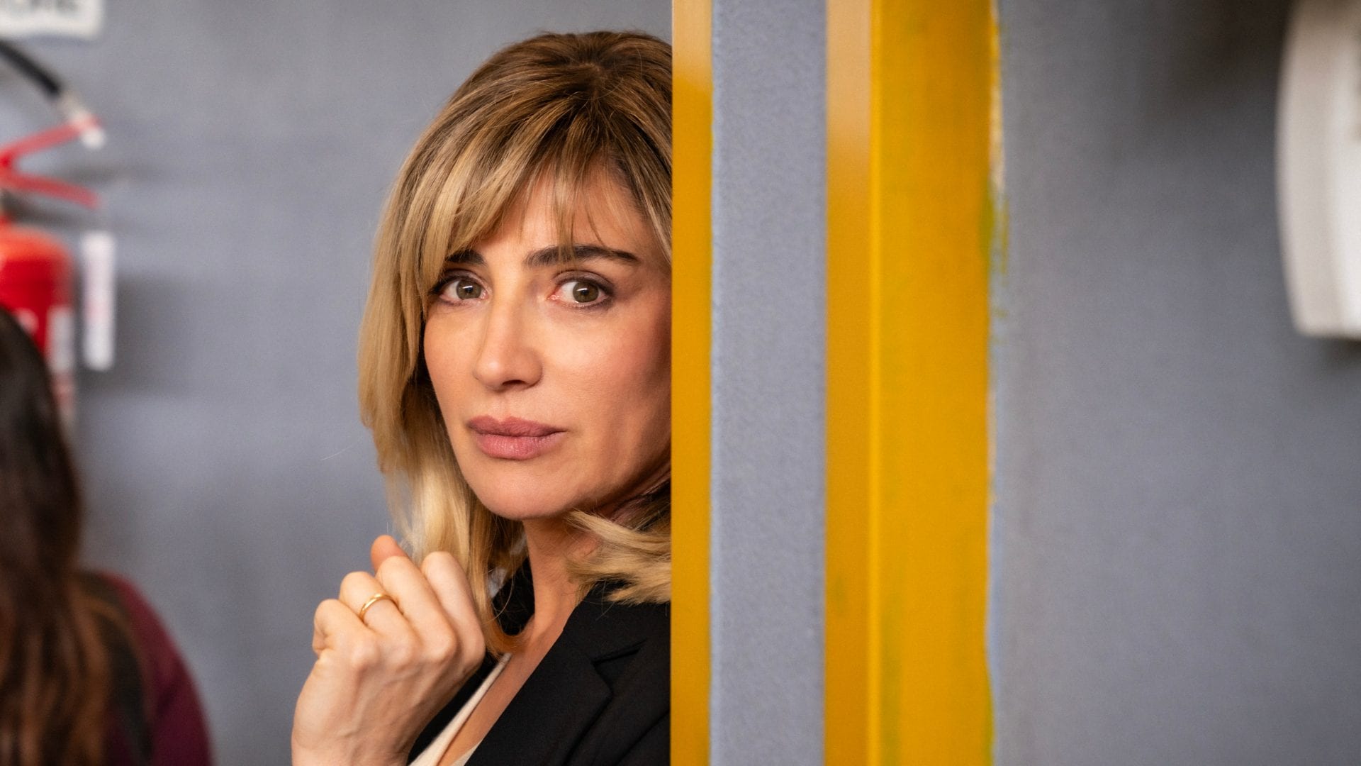 La trasformazione di Luisa Ranieri nella fiction La Preside: coi capelli biondi interpreta Eugenia Carfora