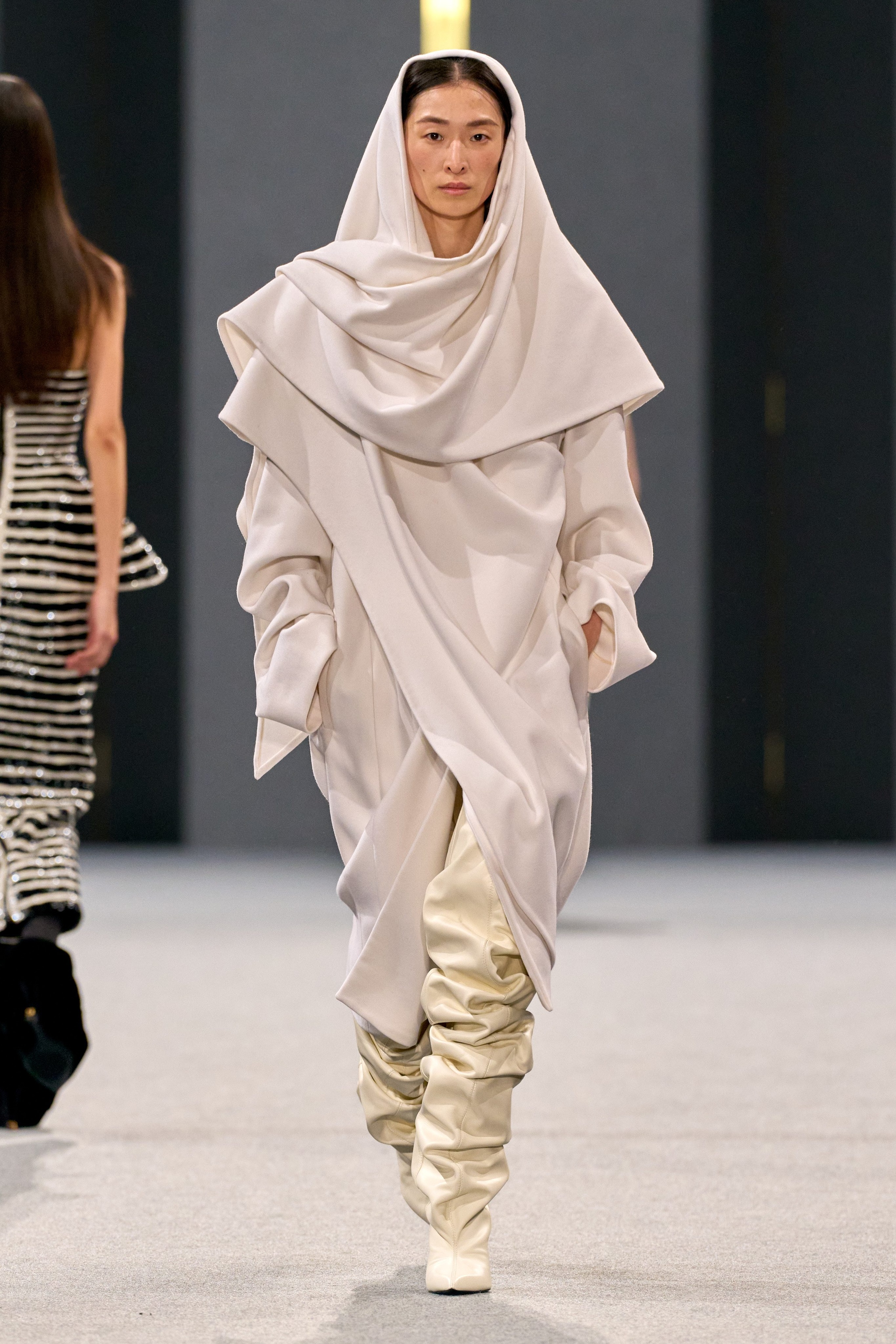 Un look dalla sfilata Autunno/Inverno 2025–2026 di Balmain