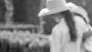 La nuova foto di Meghan Markle e Lilibet è in coordinato col cappello di paglia