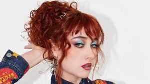 Il make-up del 2026 ha gli occhi in primo piano: addio nude, torna l'ombretto colorato