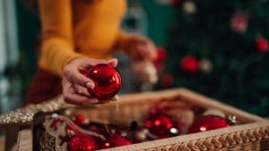 Non dovresti smontare oggi l’albero di Natale: secondo la Candelora devi aspettare il 2 febbraio