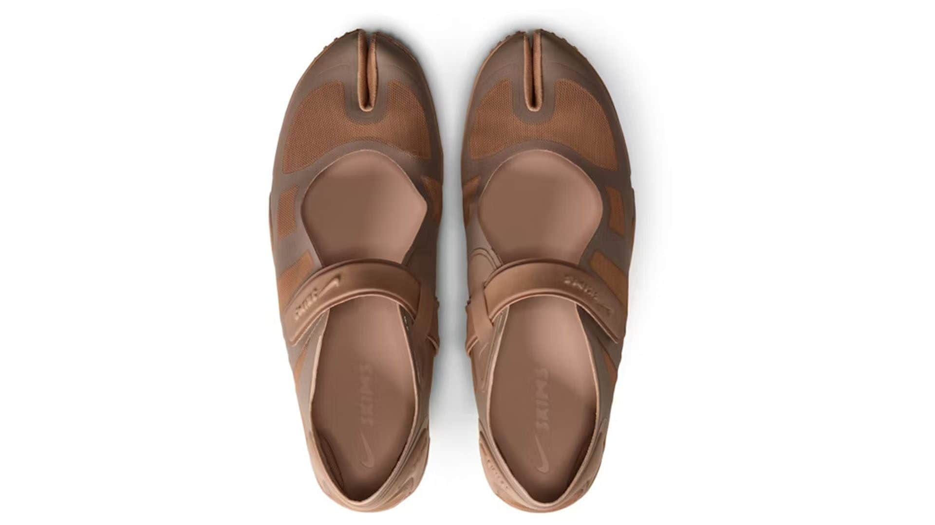 Kim Kardashian fa centro con le scarpe dalla punta divisa: tutti le odiano ma sono sold out