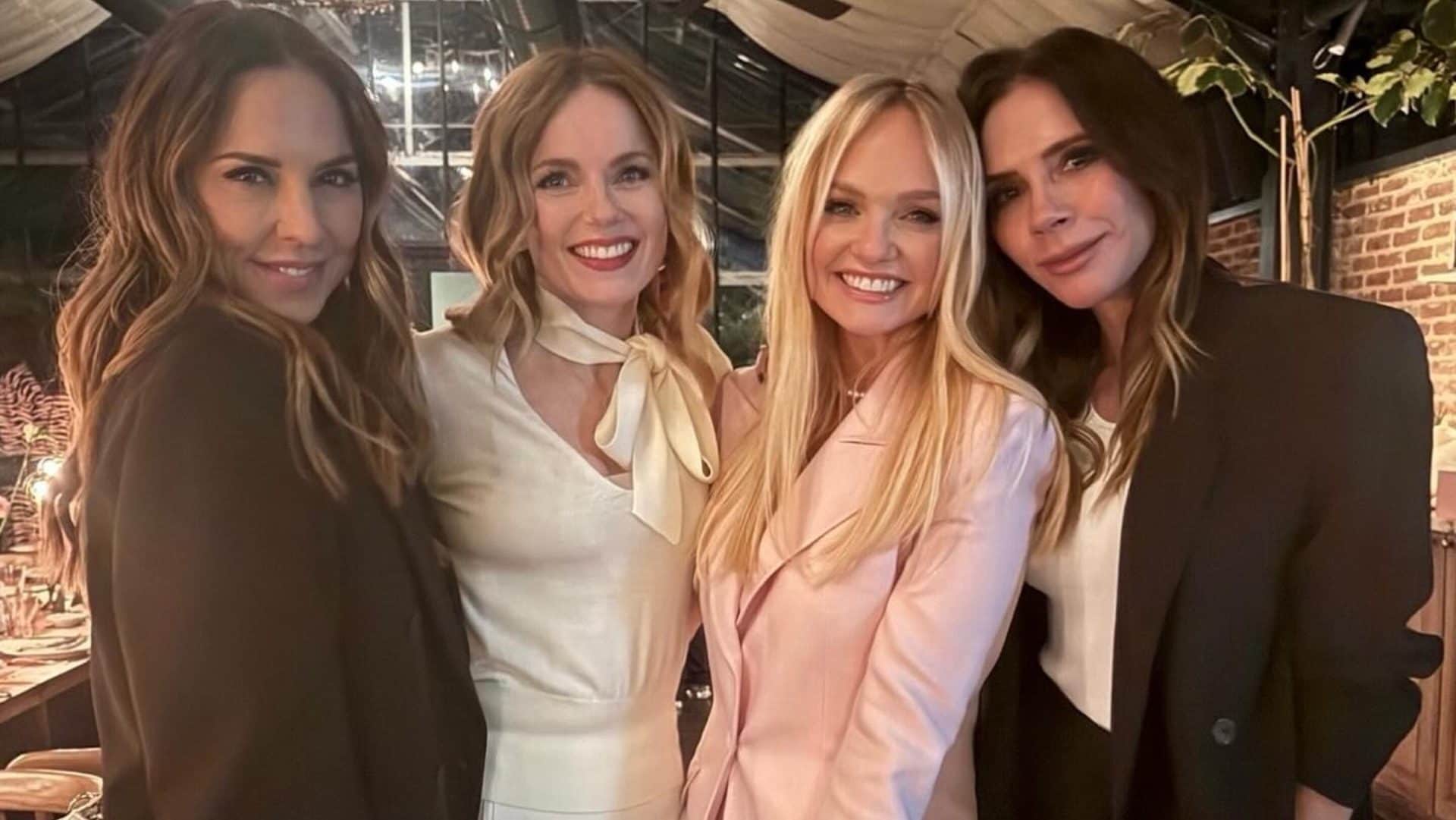 Victoria Beckham riparte dalle Spice Girls: la reunion per i 50 anni di Emma è con i look a contrasto