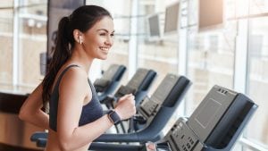 Andare in palestra per ringiovanire il cervello: quanta attività fisica fare