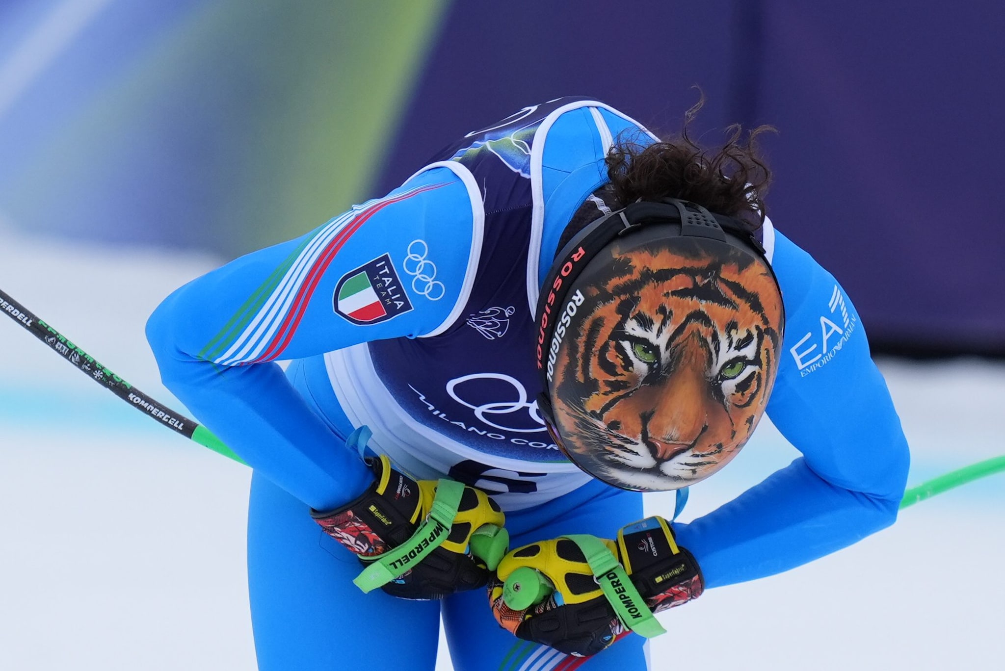 Federica Brignone con la tigre sul casco