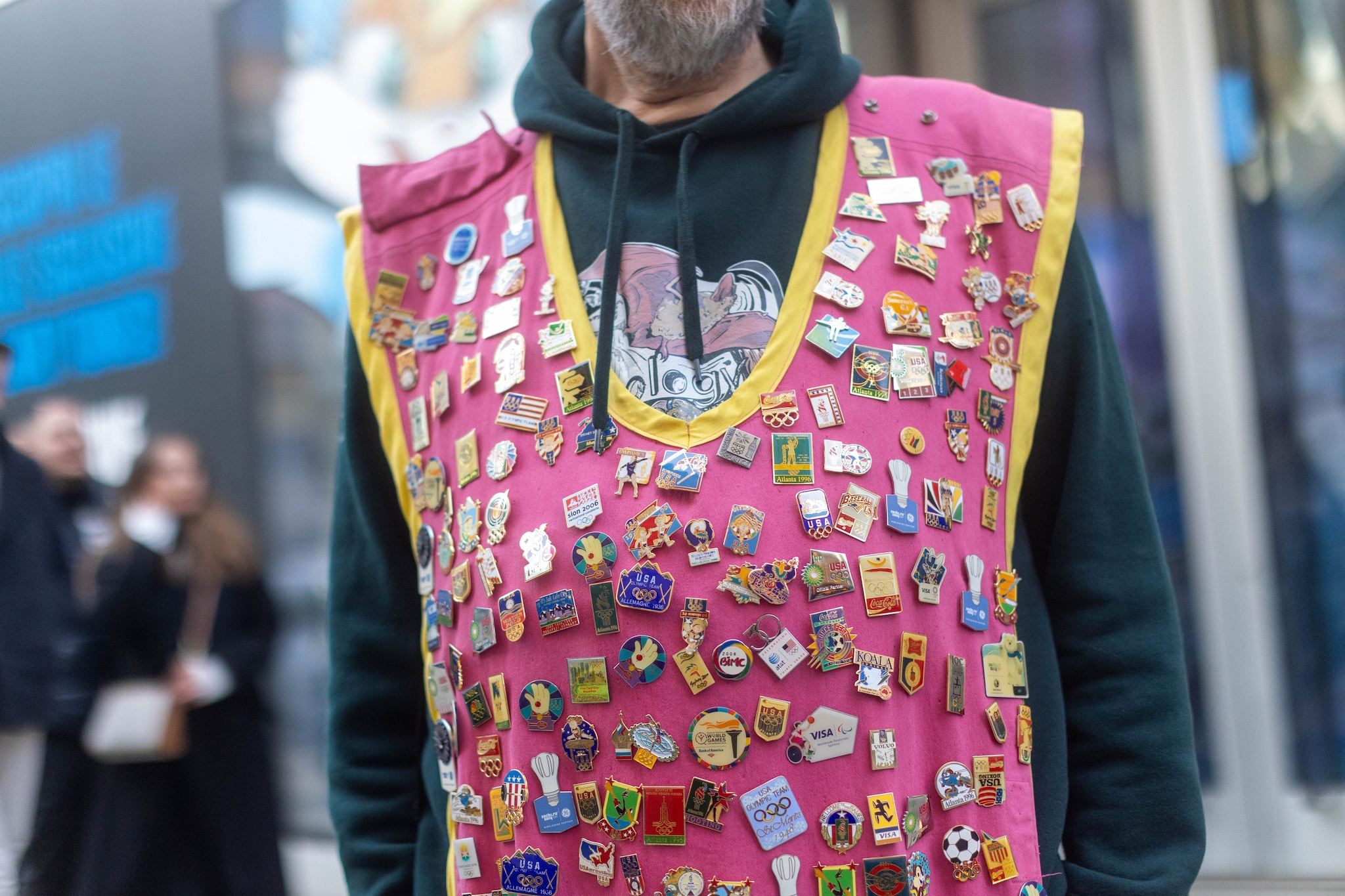 Cos'è e dove si trova il Pin Trading Center, dove si possono scambiare le spillette delle Olimpiadi