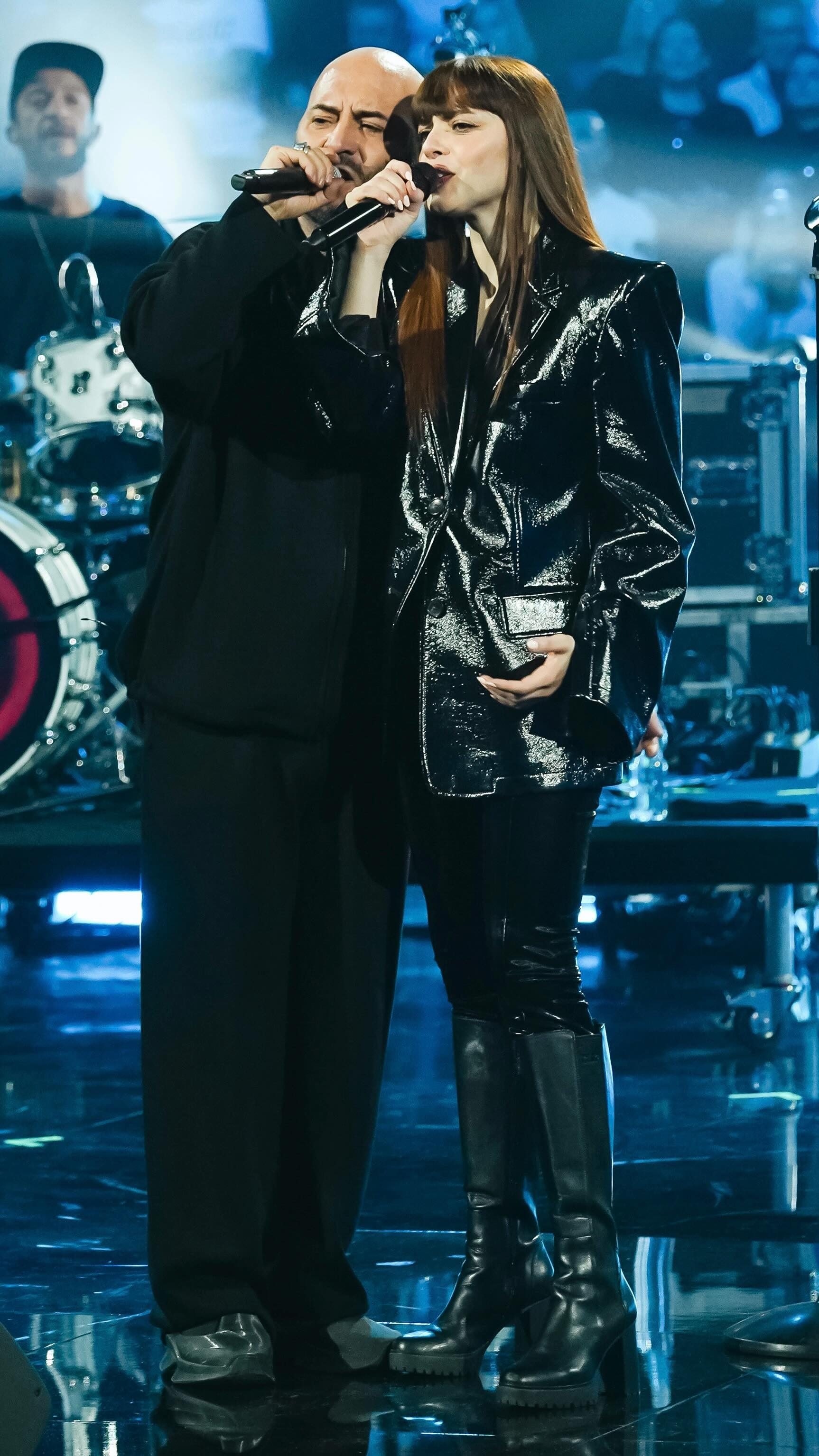 Annalisa in total black