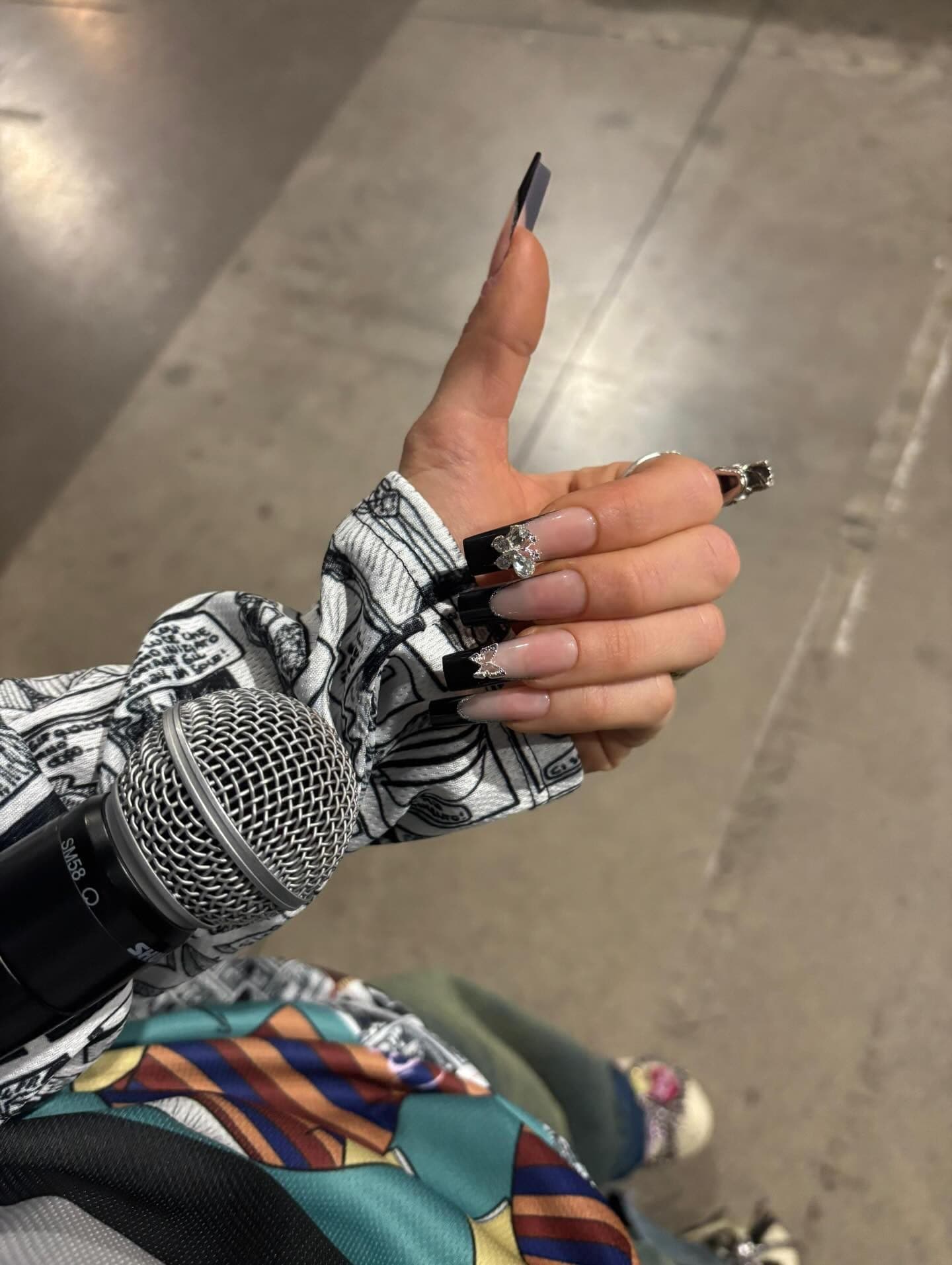 Angelina Mango con le unghie gioiello