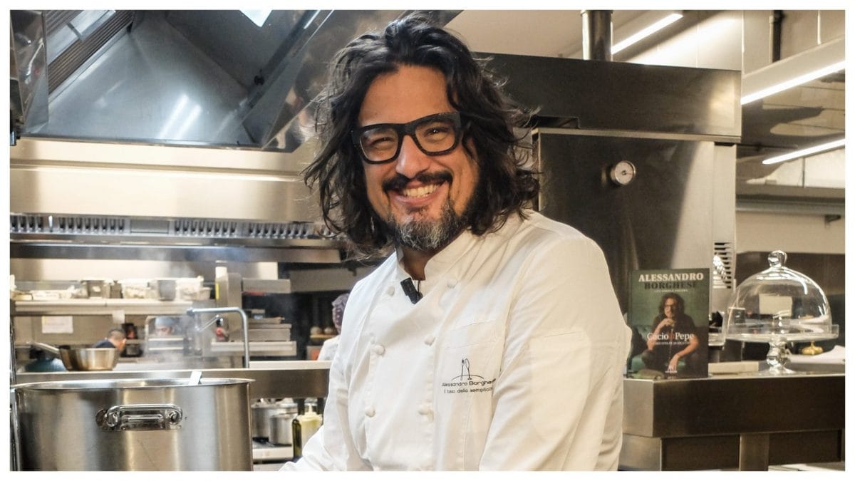 Alessandro Borghese nella cucina del suo ristorante