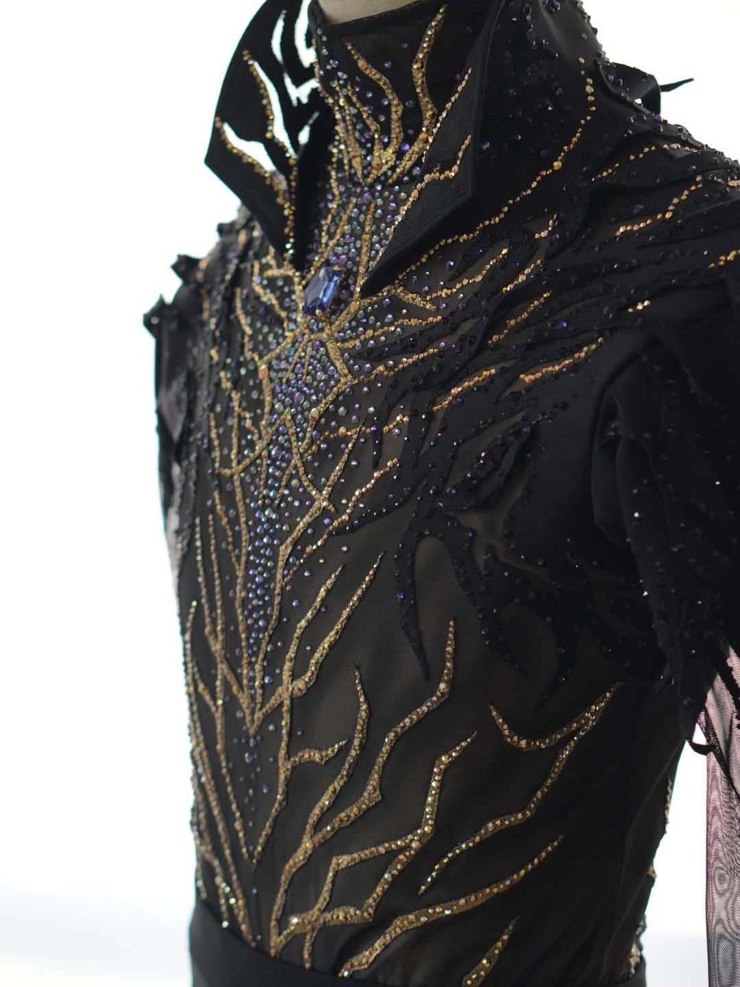 Dettaglio del costume di Ilia Malinin di Ito Satomi