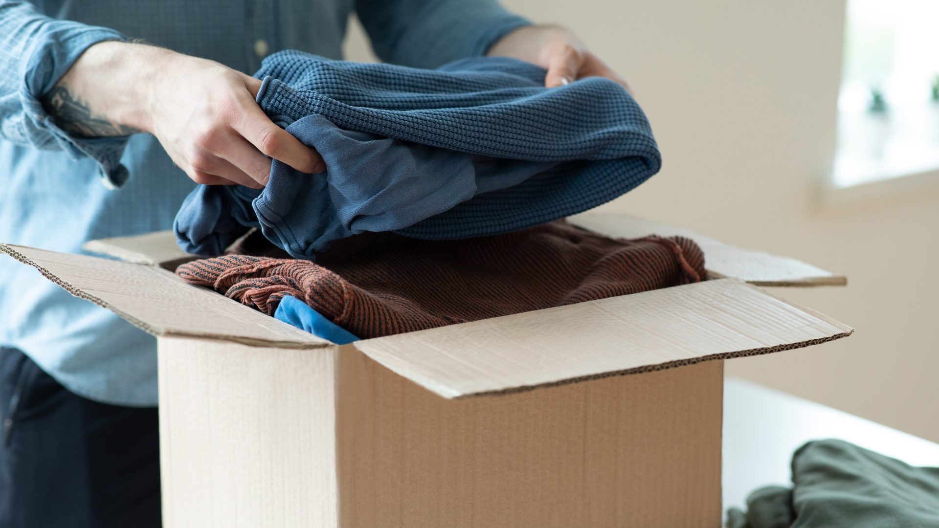 Quali sono le nuove regole per lo smaltimento dei vestiti usati