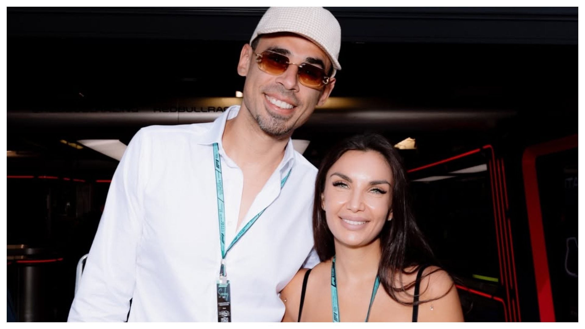 Afrojack sorprende Elettra Lamborghini per San Valentino: un'esplosione di rose, cuori e palloncini rossi