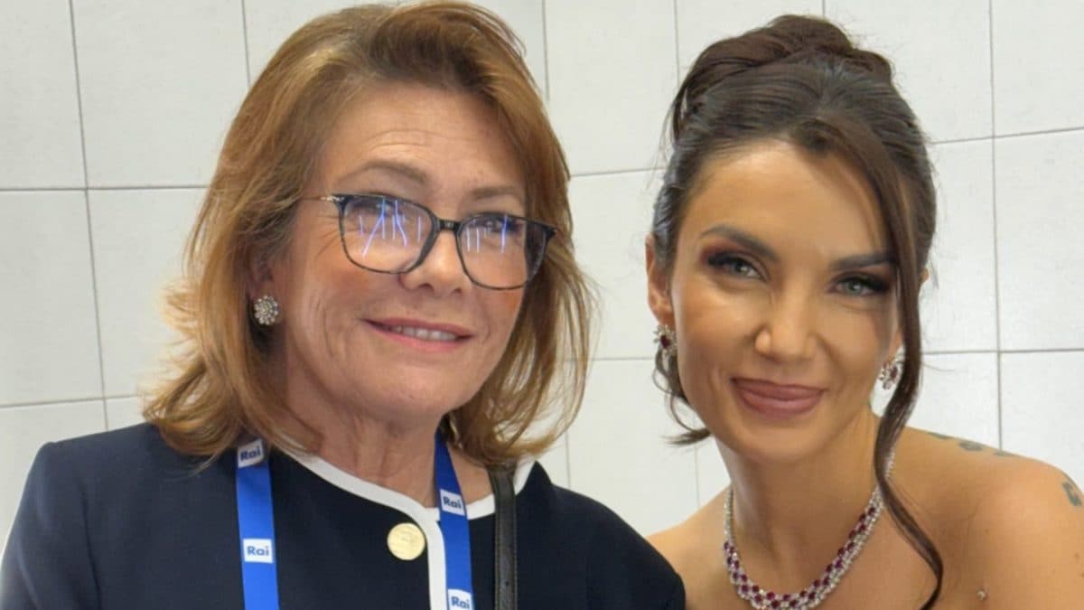 Elettra Lamborghini con la mamma Luisa nel backstage dell’Ariston
