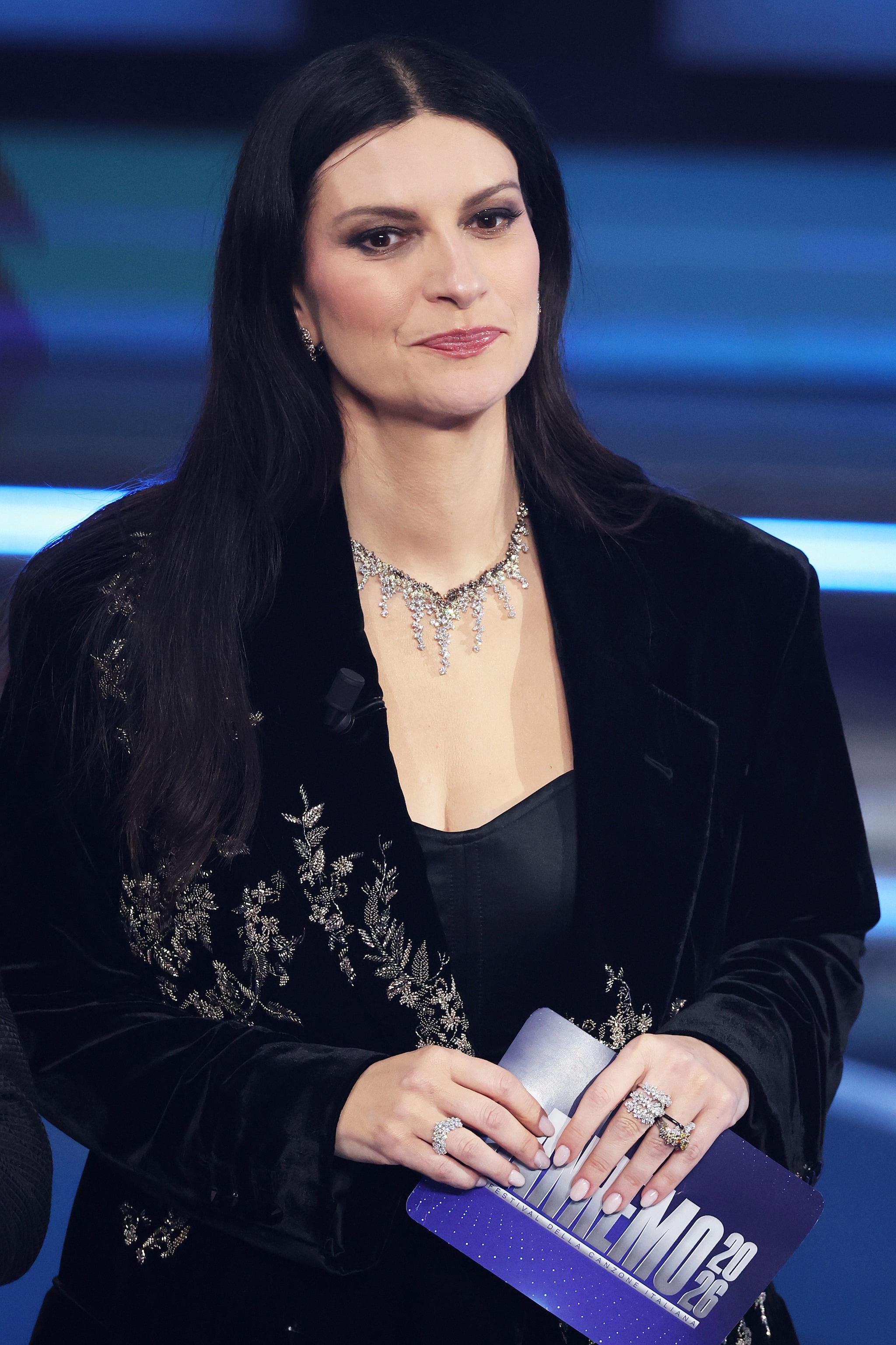Laura Pausini con collana e anelli Damiani