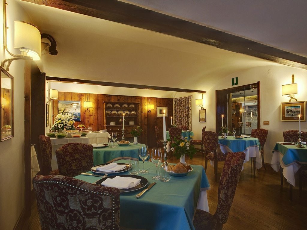 Gli interni del ristorante Il Posticino dell’Hotel de la poste, Cortina