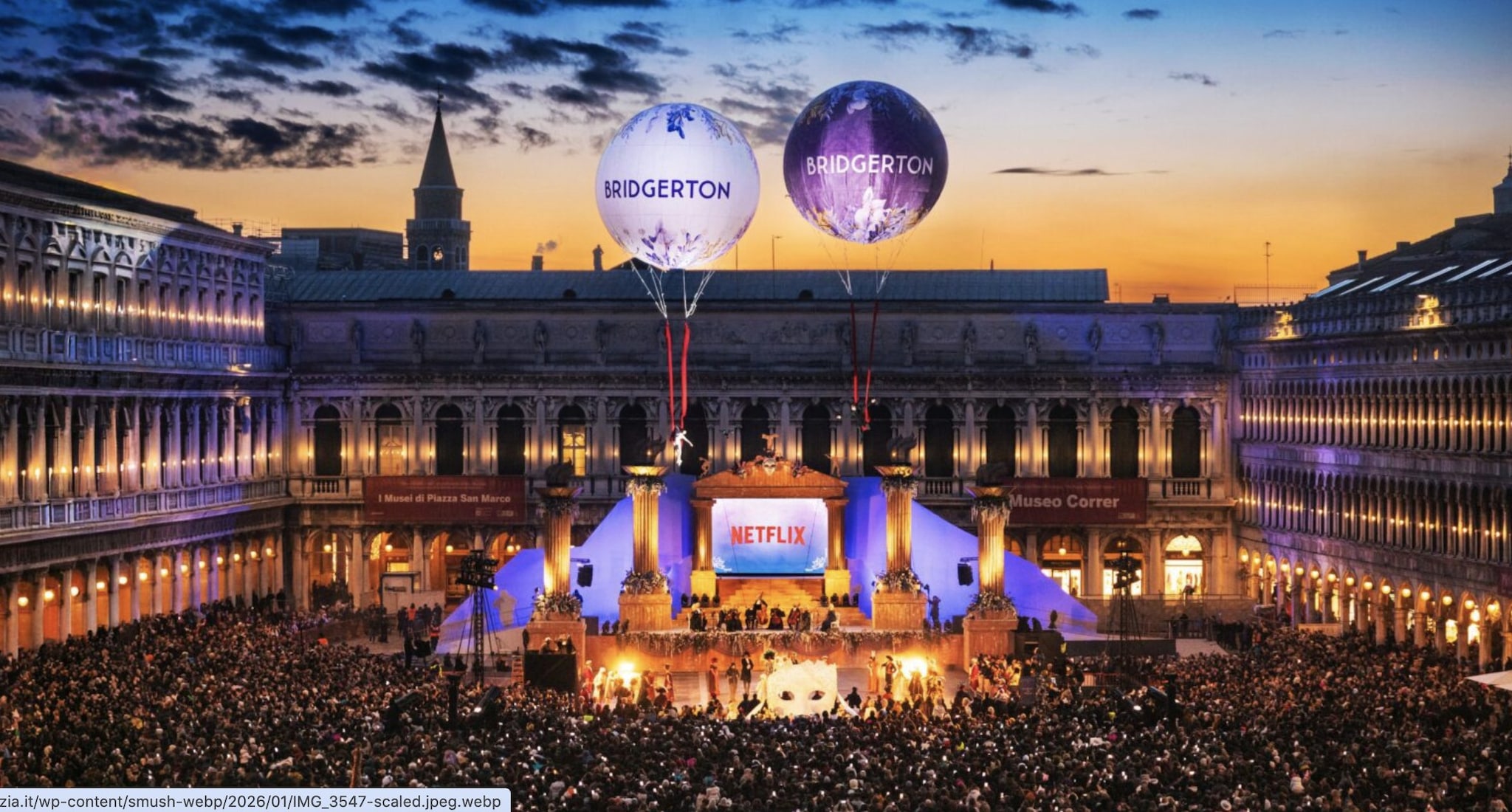 Piazza San Marco decorata per il Gran Ballo a tema Bridgerton, foto del comune di Venezia